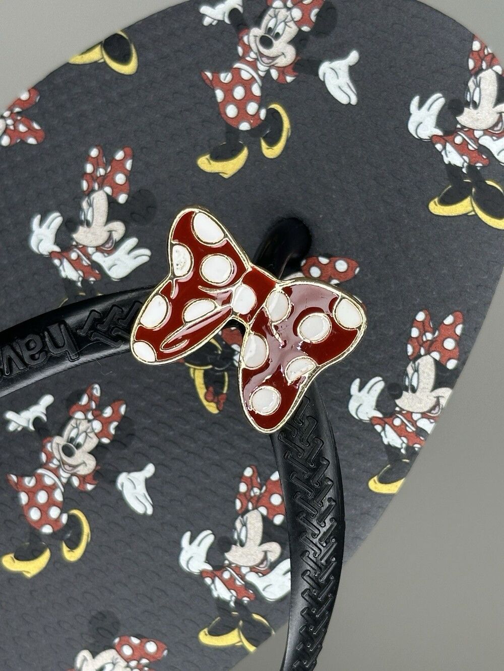 Havaianas Minnie Mouse Flip Flops Women’s 11/12 Metal Bow Charms Black Disney - Picture 5 of 6